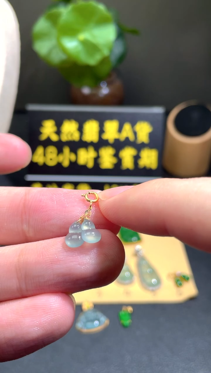 颈饰18K金镶嵌翡翠翡翠A货