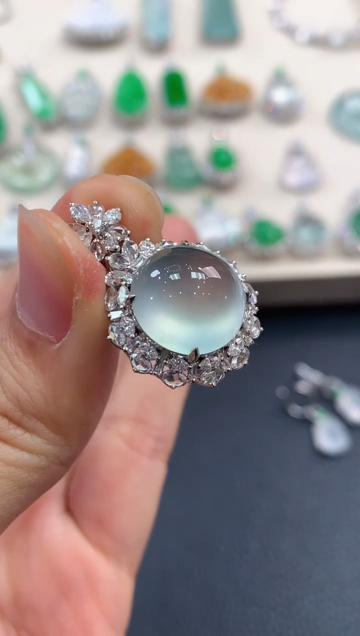 【闪购商品】翡翠吊坠(不含链)18K金镶嵌D74  