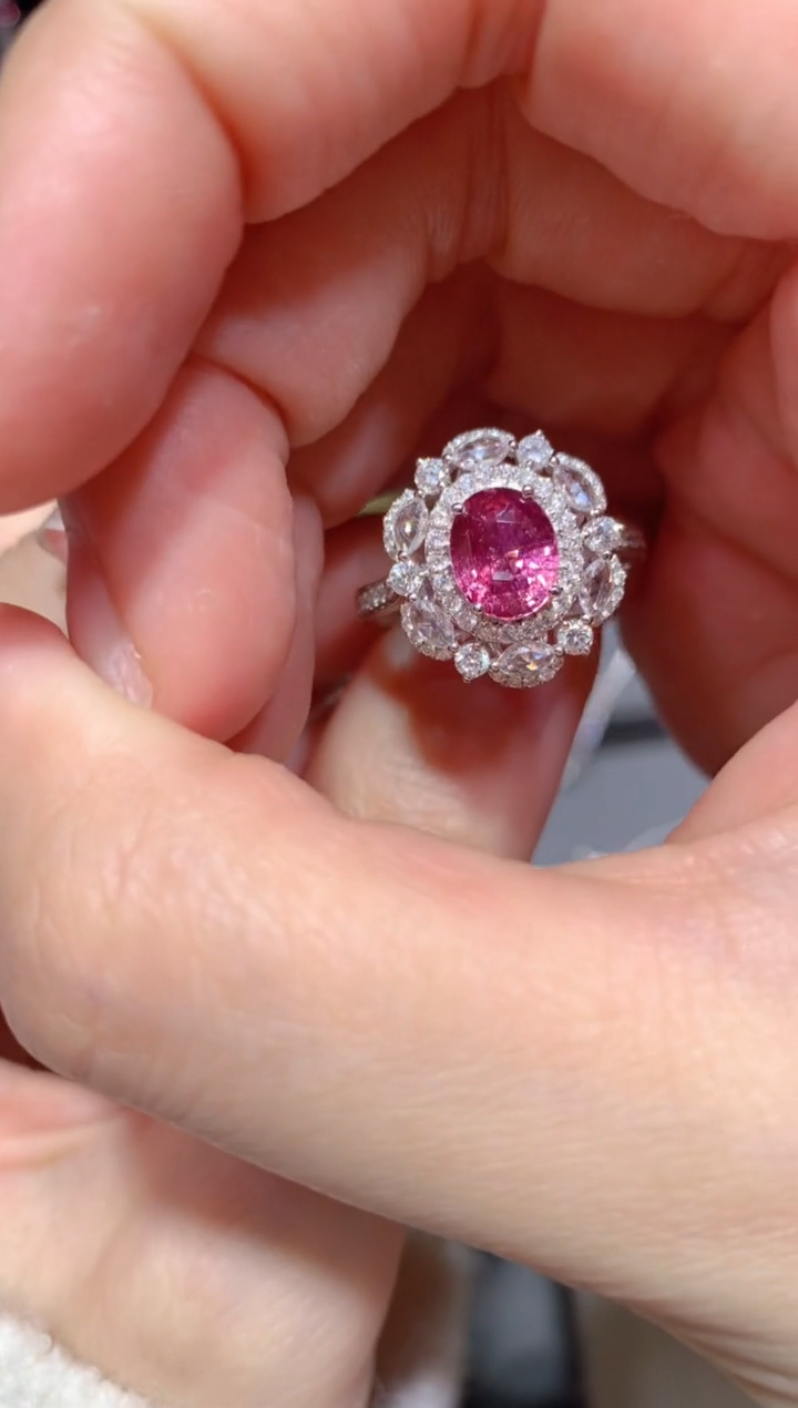 【闪购商品】彩色蓝宝石戒指18K金镶嵌2.1CT   