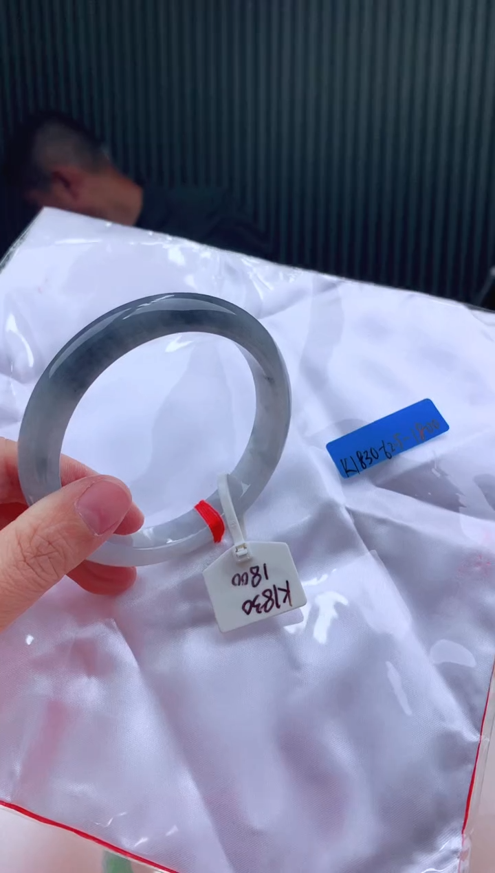 未镶嵌手镯翡翠62+