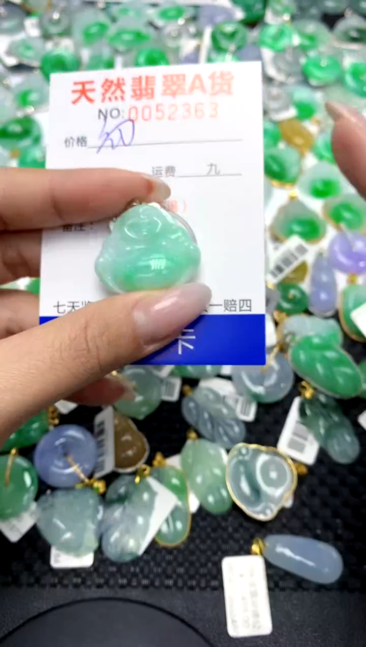 翡翠18K金镶嵌颈饰11111111111111