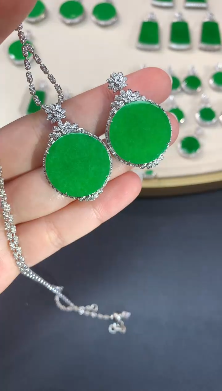 【闪购商品】翡翠吊坠(不含链)18K金镶嵌A324多样性发一件|8999