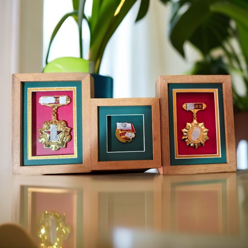 定制光荣退纪念章画框相框摆件，奖章，实木相框装饰装裱（不带物品）