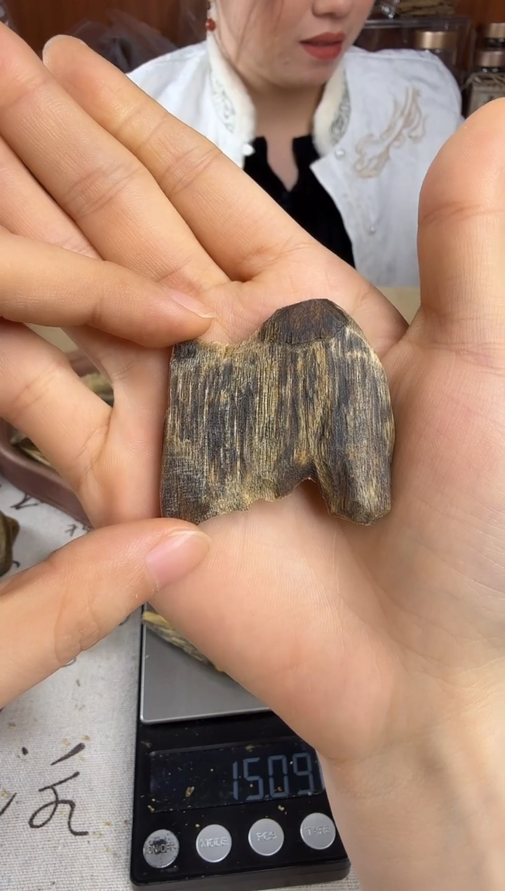 沉香沉香碎屑?*旺奇楠沉香沉水浮原材料一块