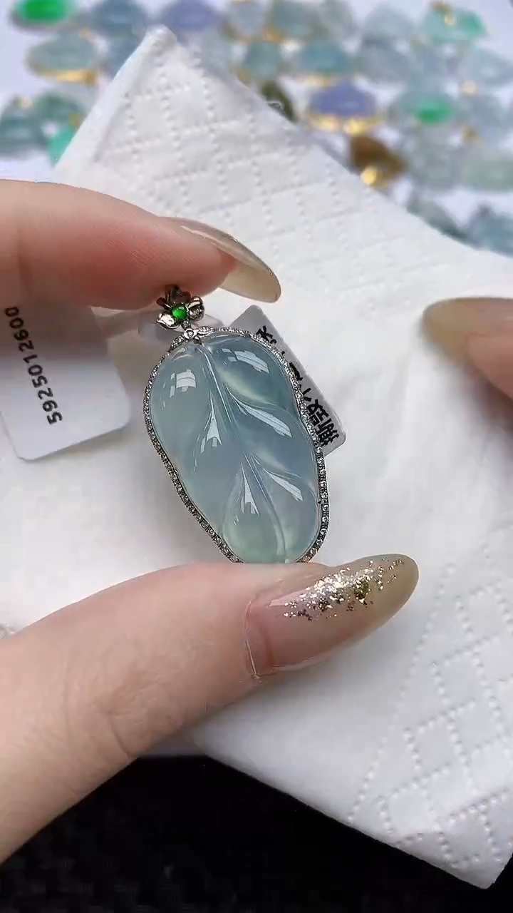 【闪购商品】翡翠颈饰18K金镶嵌天然A货翡翠 