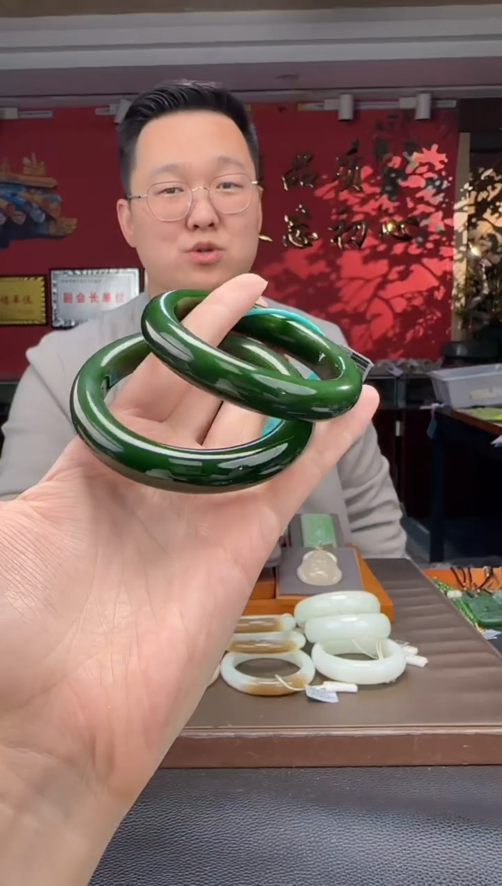 未镶嵌手镯和田玉碧玉菠菜绿正装手镯54-61 多样性发货 拍一发一