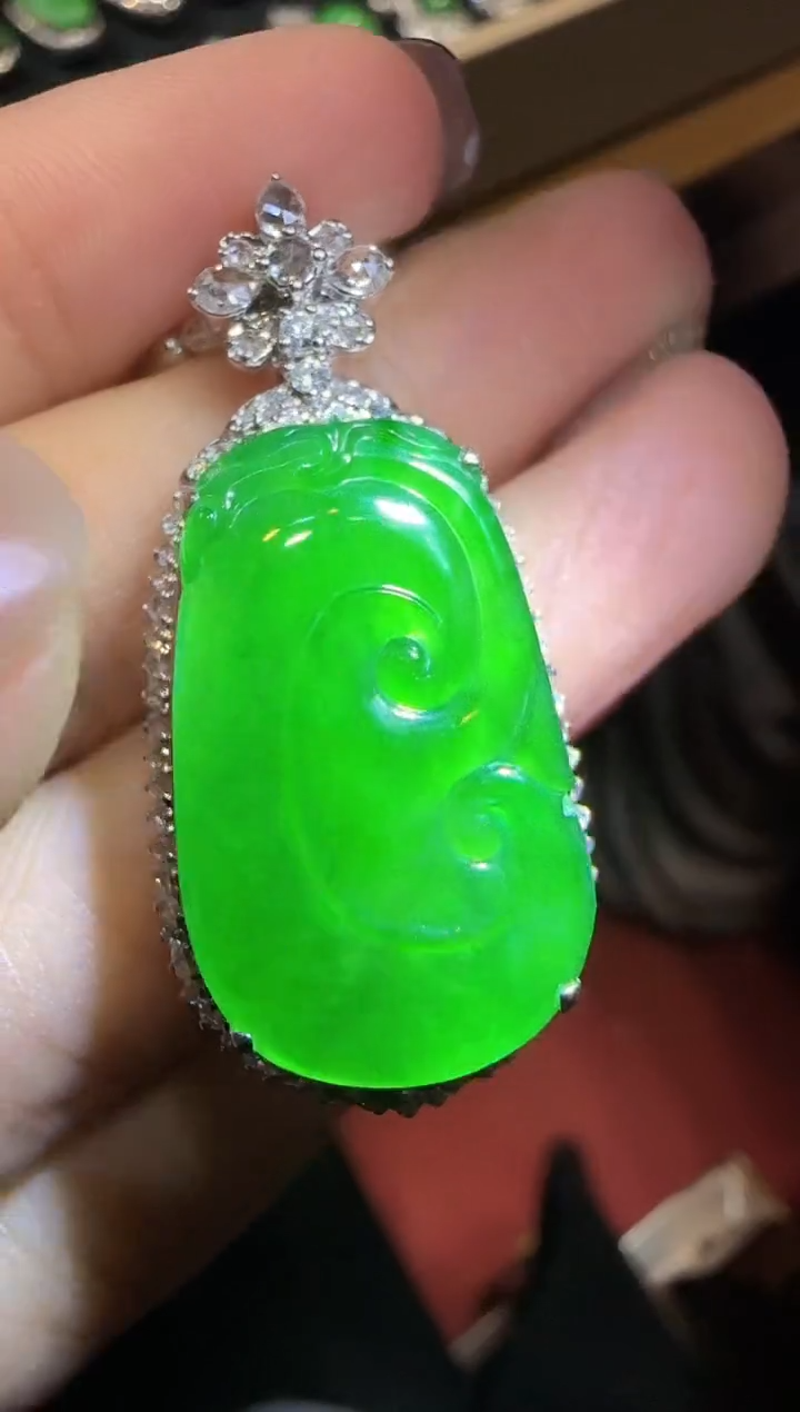 【闪购商品】翡翠吊坠(不含链)18K金镶嵌如意