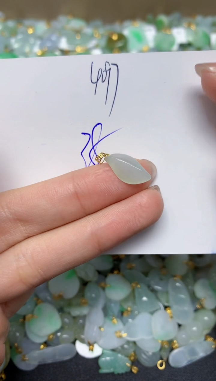 【闪购商品】翡翠颈饰未镶嵌天然翡翠A货