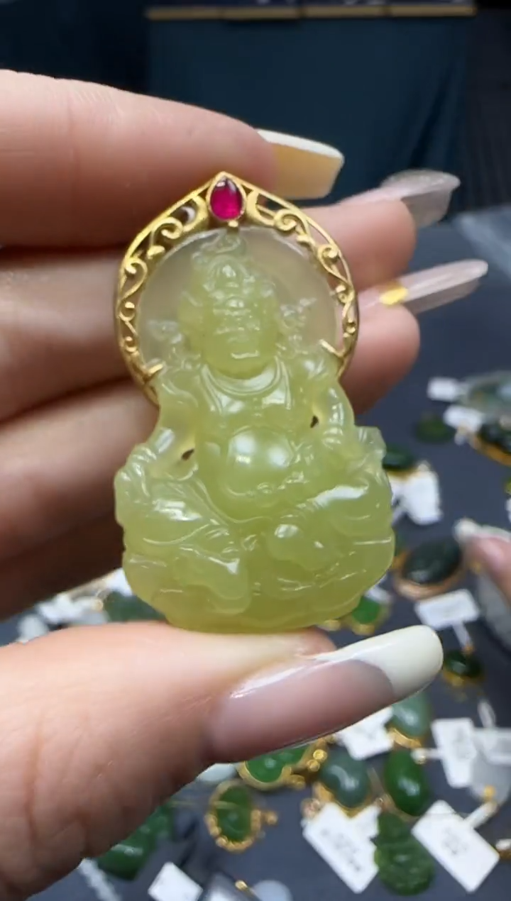 【闪购商品】和田玉挂件18K金镶嵌1