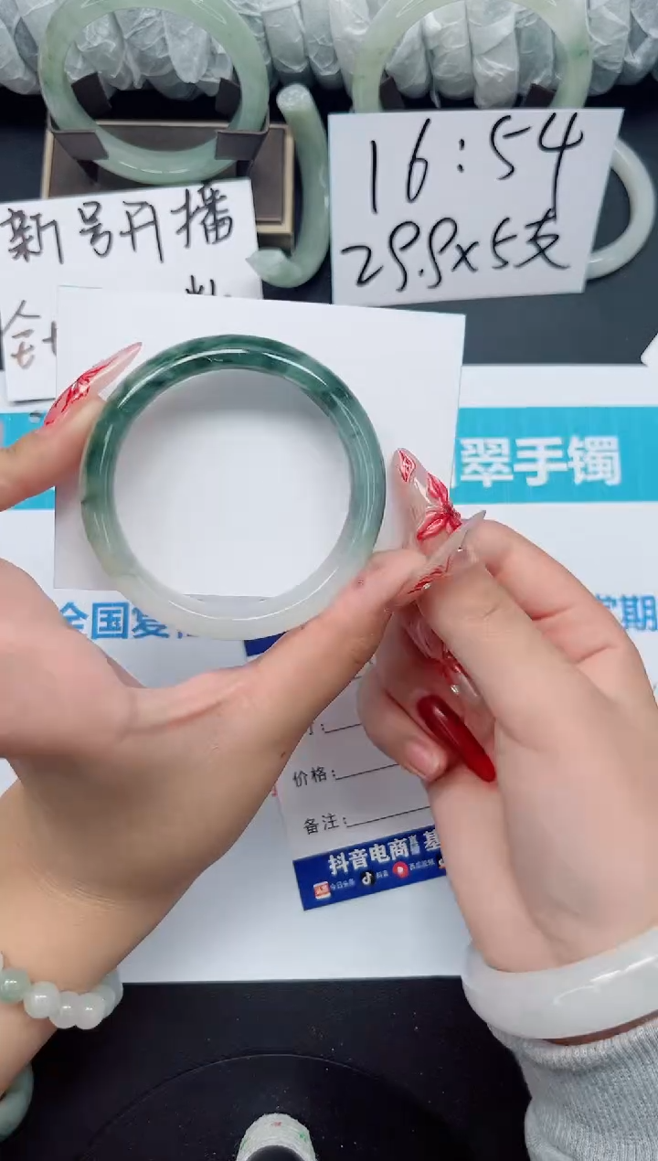 【闪购商品】石英质玉手镯未镶嵌b145