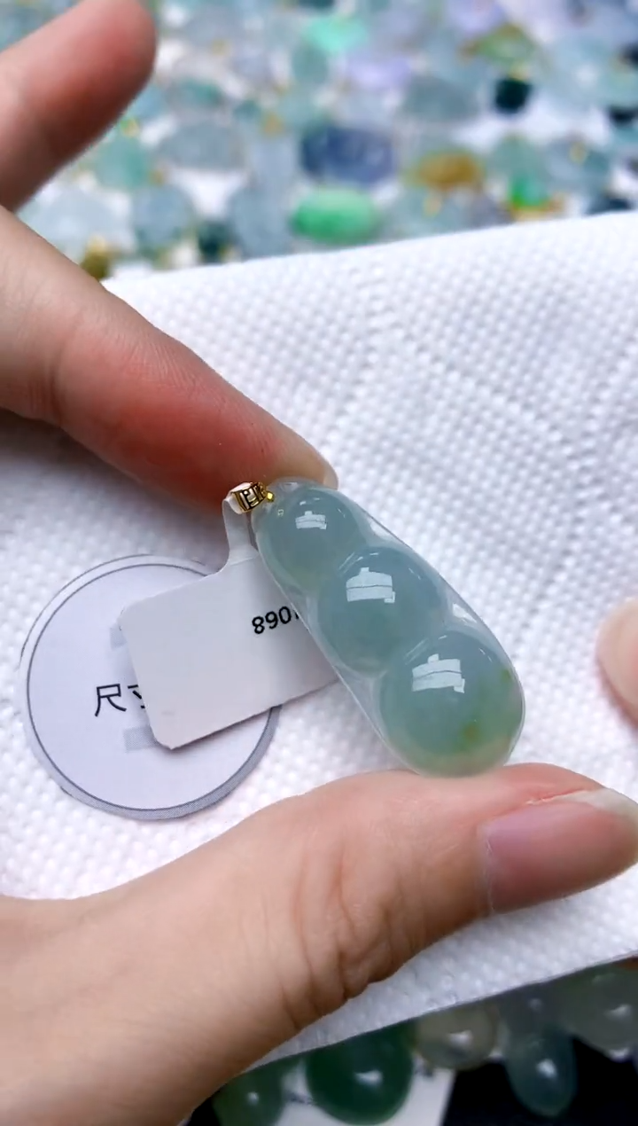 颈饰18K金镶嵌翡翠天然A货翡翠