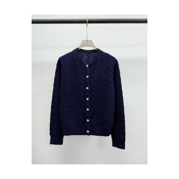 纯色刺绣圆领单排扣长袖针织衫