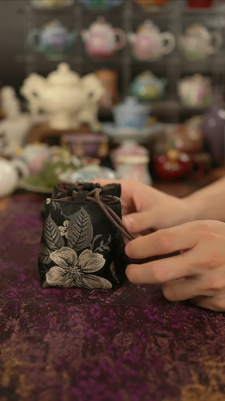 摩吉陶陶闪拍链接 黑色收纳包包