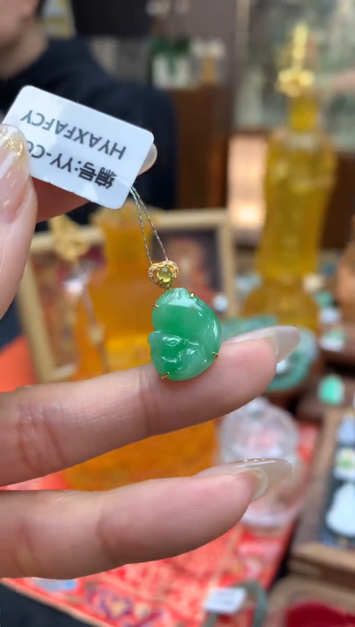 【闪购商品】翡翠颈饰18K金镶嵌松鼠