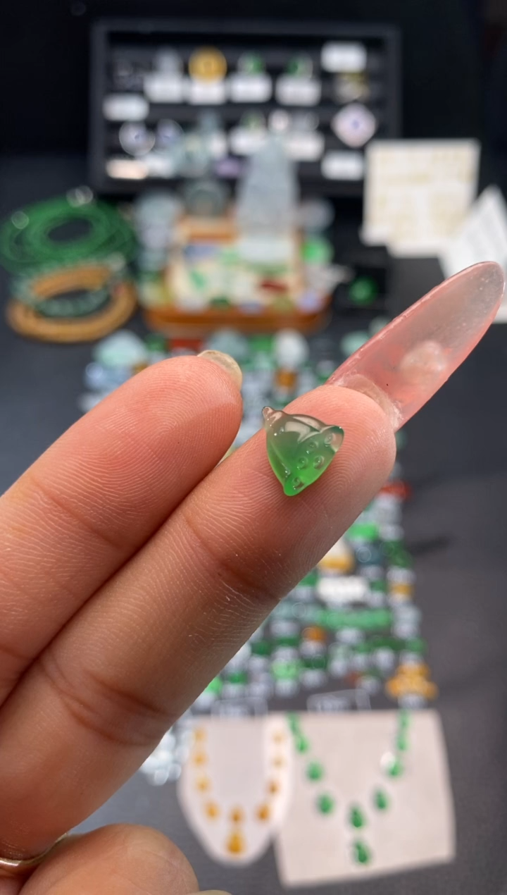 【闪购商品】翡翠挂件未镶嵌莲蓬