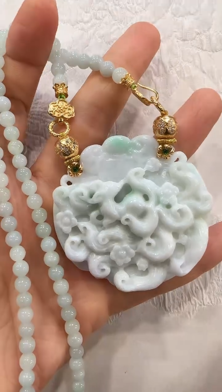 翡翠未镶嵌颈饰国风