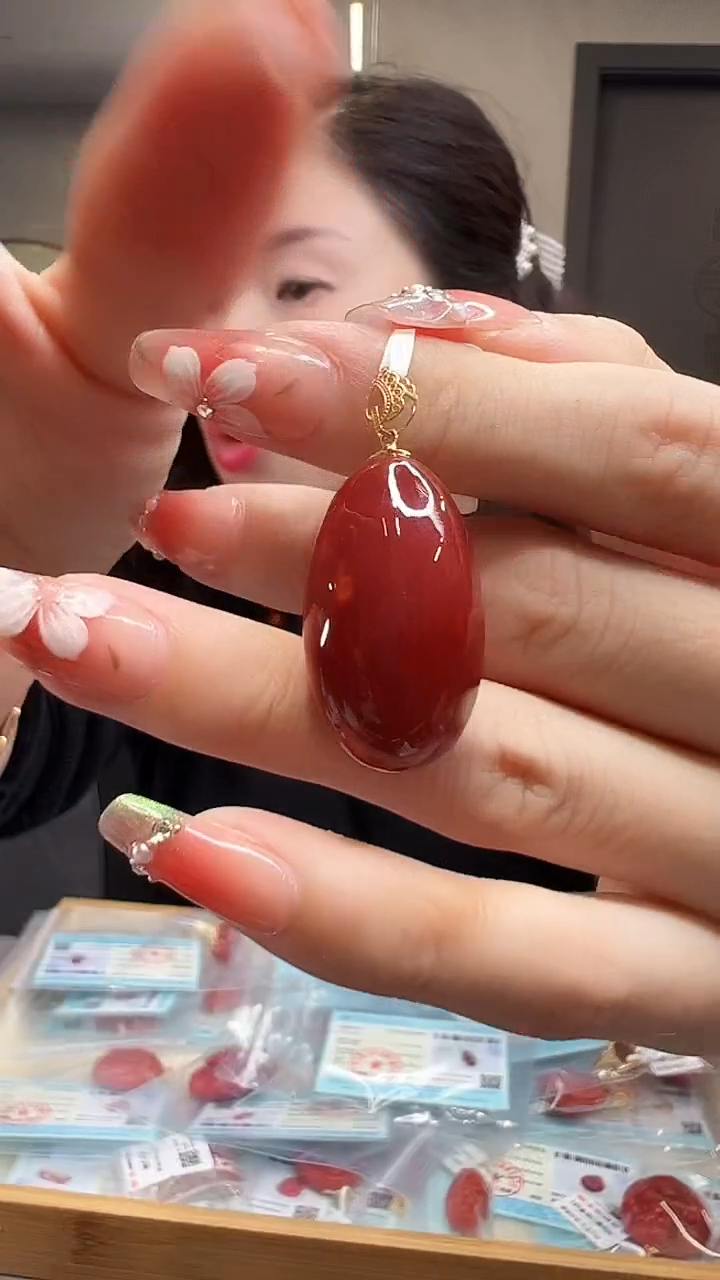 【闪购商品】南红玛瑙吊坠(不含链)18K金镶嵌/蛋面