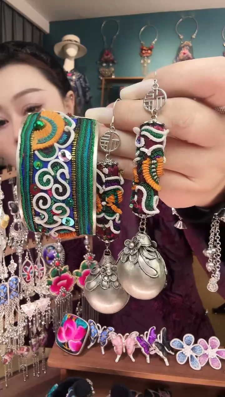 刺绣埃*纯手工民族风刺绣耳环手镯一套