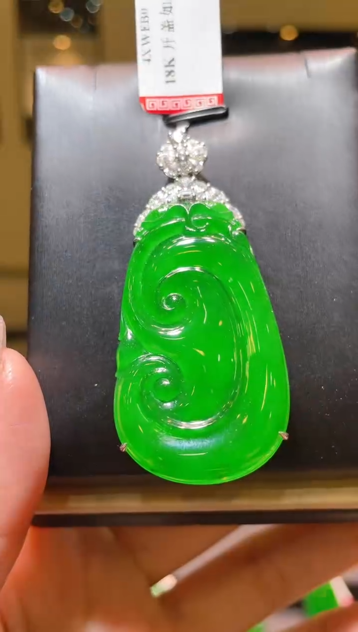 【闪购商品】翡翠吊坠(赠链)18K金镶嵌A102