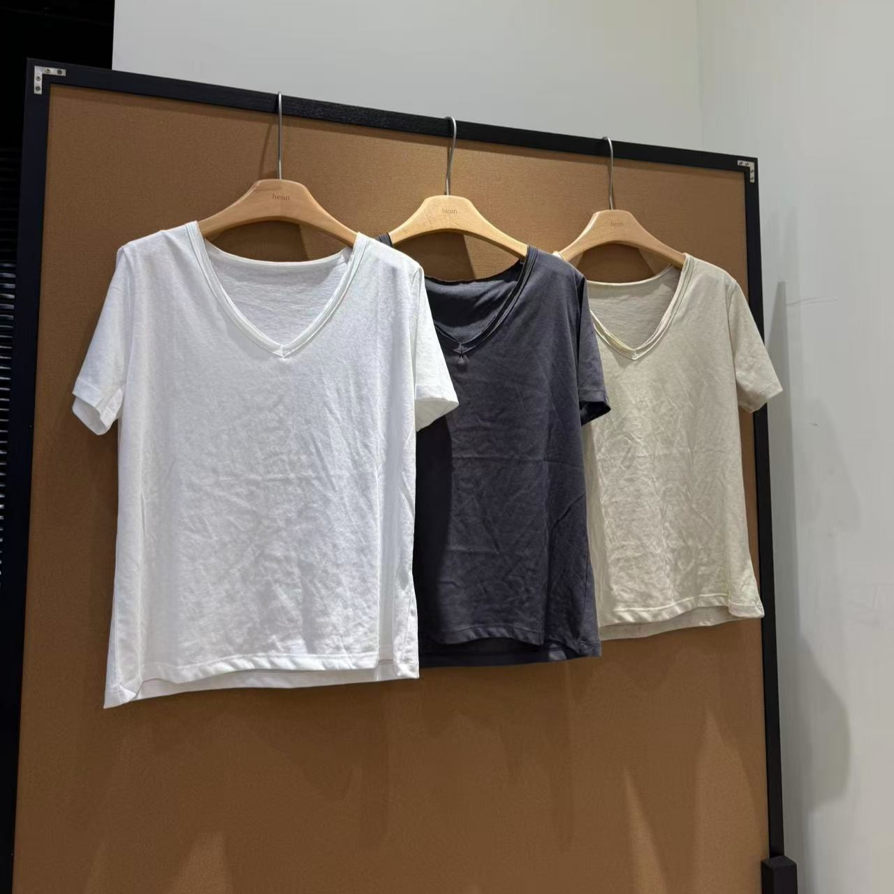 HEAN/禾桉 瘦瘦T v领小设计感简约百搭凉感显瘦纸片人上衣T恤