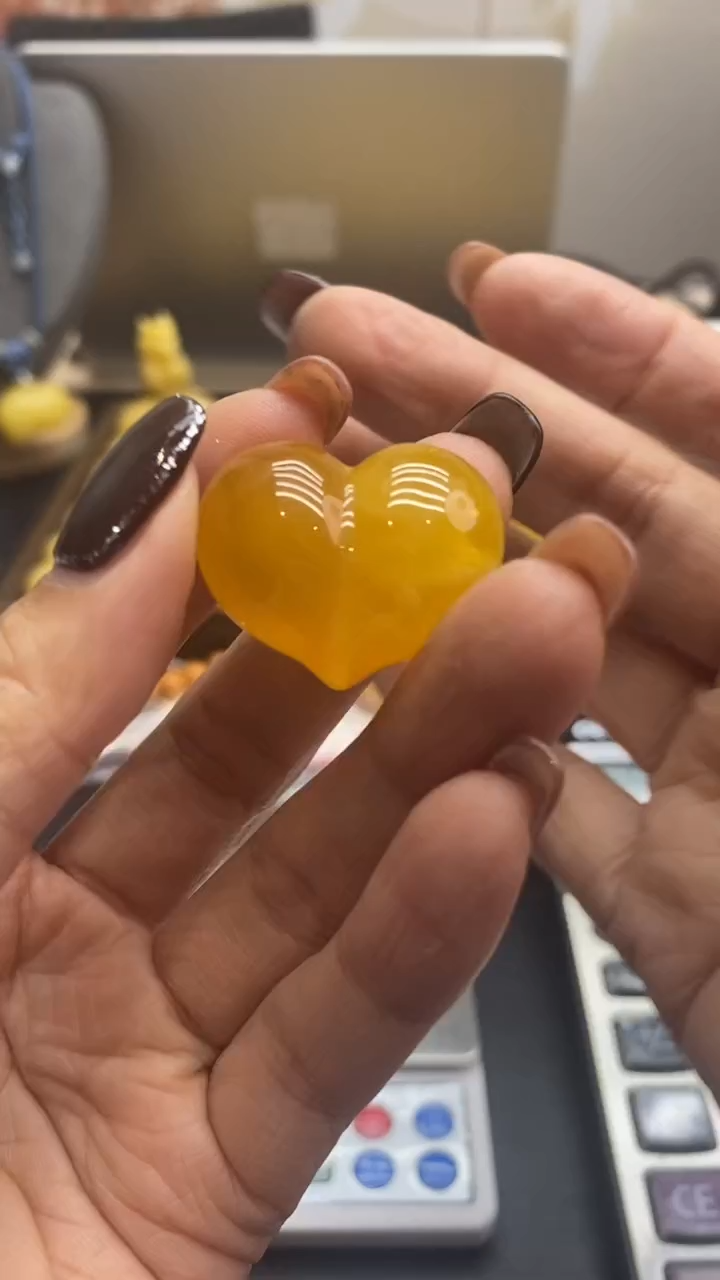 琥珀未镶嵌珠宝奇石560