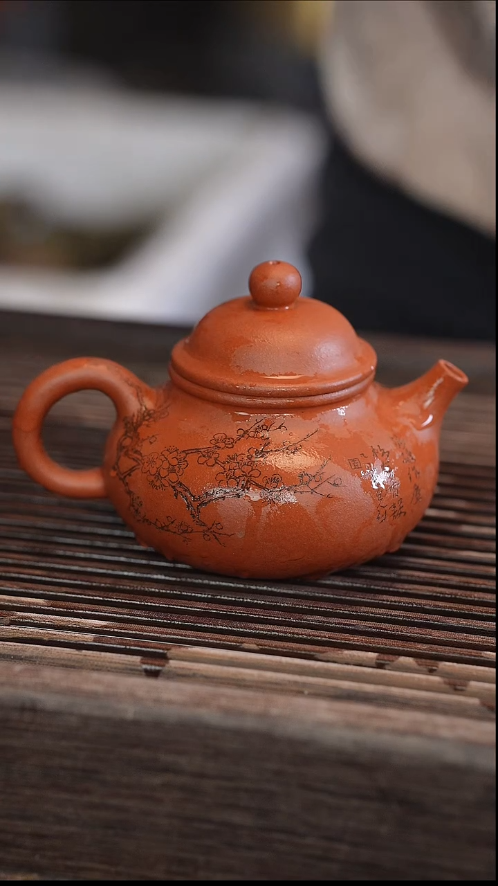茶壶紫砂容天 红清水 半手工 雕刻 200cc