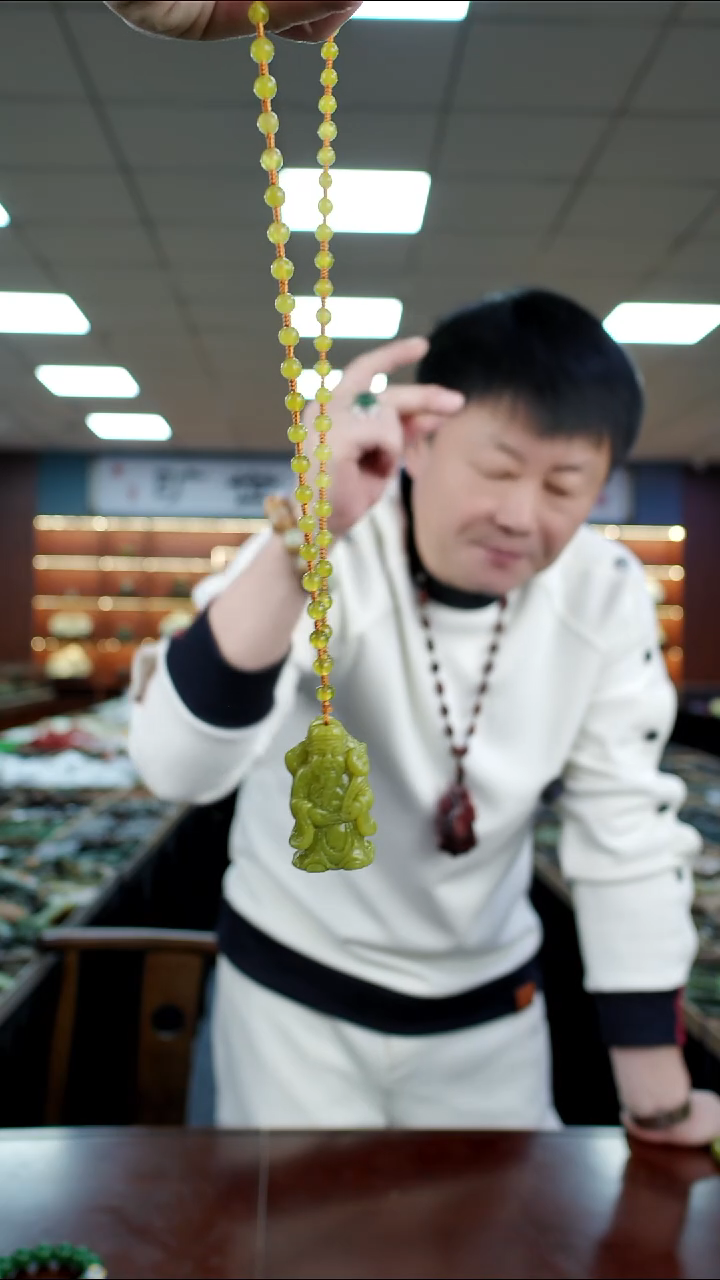 未镶嵌蛇纹石玉吊坠多样是发货随机发一