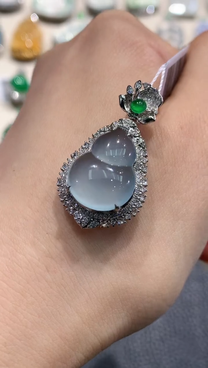 【闪购商品】翡翠吊坠(不含链)18K金镶嵌V65   