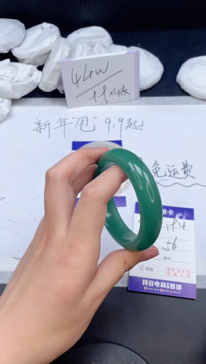 【闪购商品】石英质玉手镯未镶嵌194/56