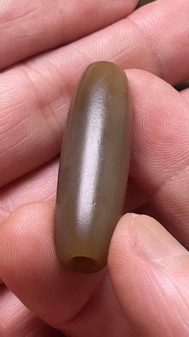 和田玉未镶嵌颈饰.