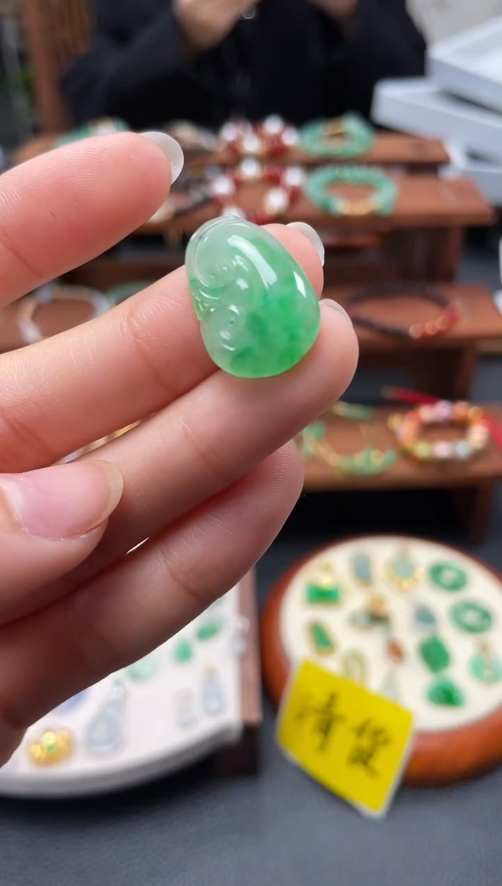 【闪购商品】翡翠吊坠(不含链)未镶嵌一个   JK359
