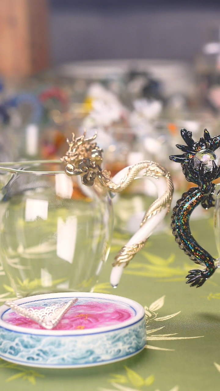 盘银龙1代+黑龙3代+杯垫+银嘴。