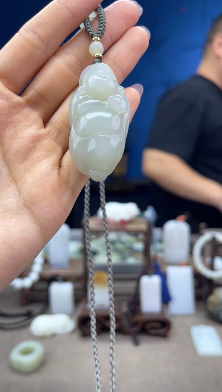 和田玉未镶嵌颈饰1