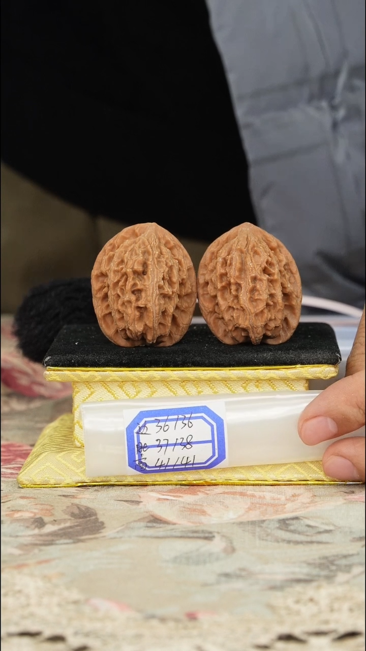 【闪购商品】文玩核桃把件龙纹官帽