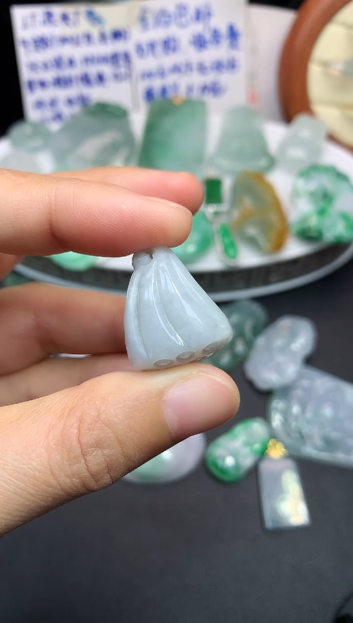 颈饰未镶嵌翡翠吊坠