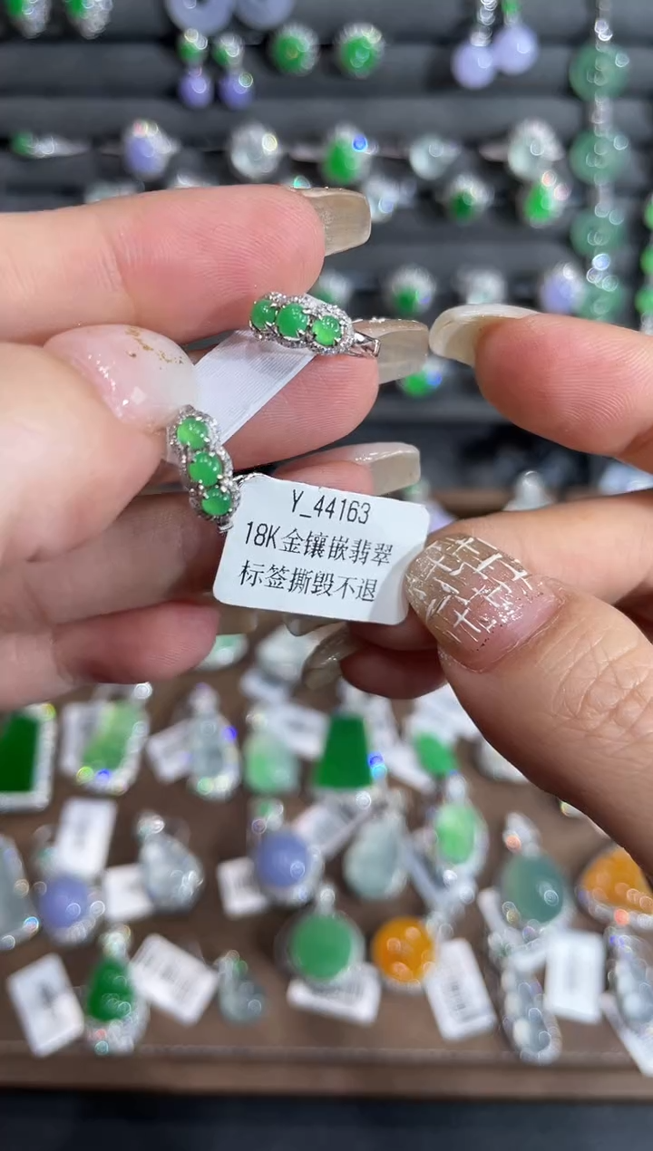 18K金镶嵌翡翠耳饰VI00825-01