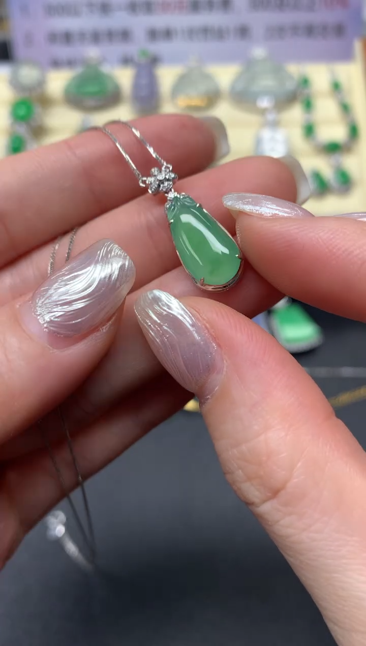 【闪购商品】翡翠吊坠(赠链)18K金镶嵌吊坠|2700+270
