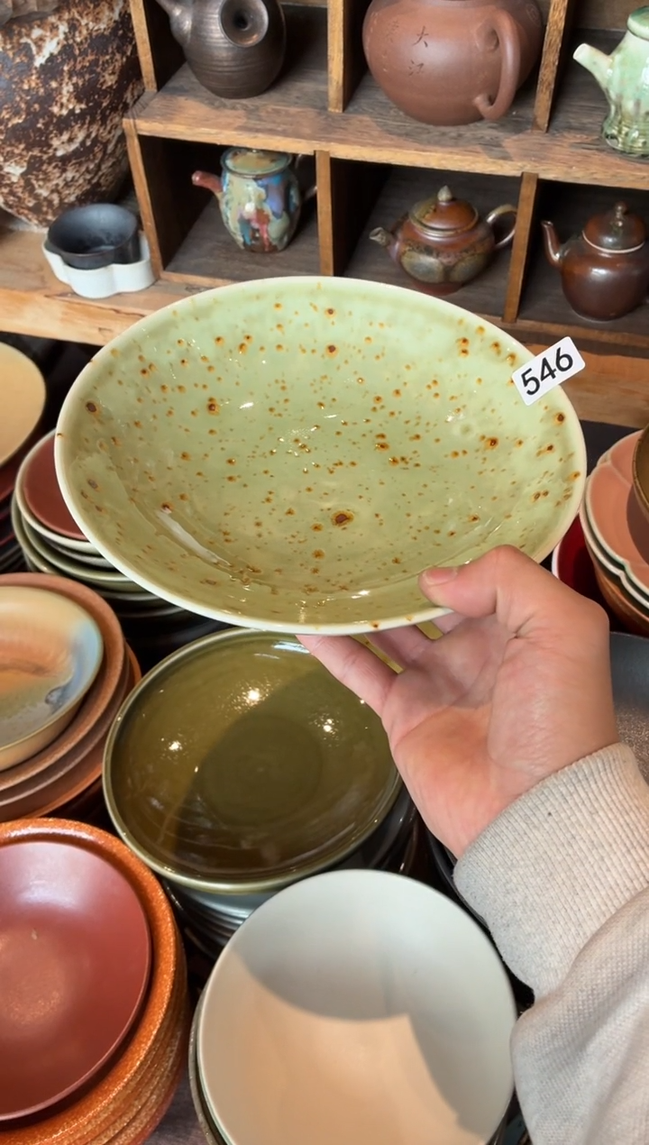 瓷片陌****)546  微瑕枣红花斗盘1个