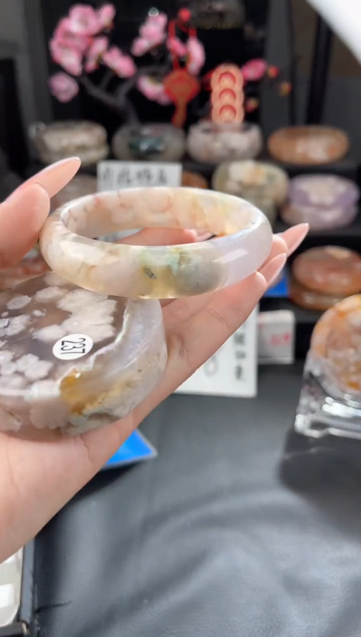 【闪购商品】石英质玉手镯未镶嵌59