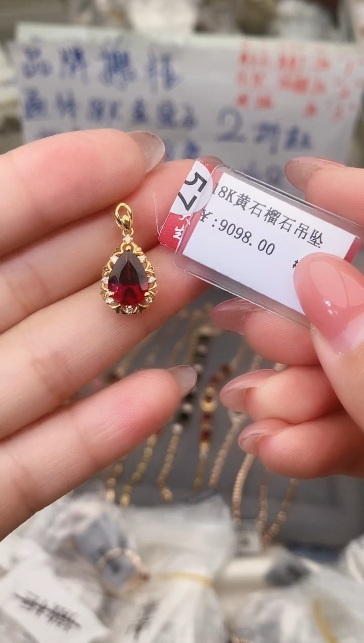颈饰18K金镶嵌石榴石--专柜--