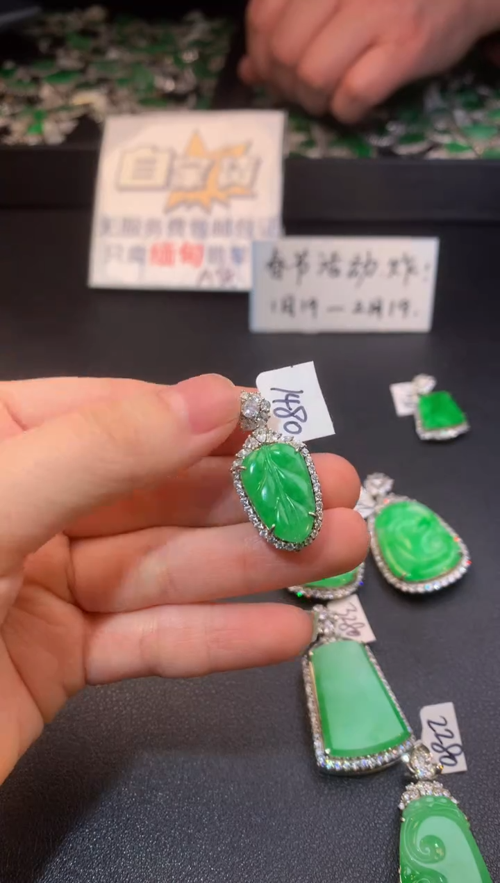 【闪购商品】翡翠颈饰银S925镶嵌翡翠