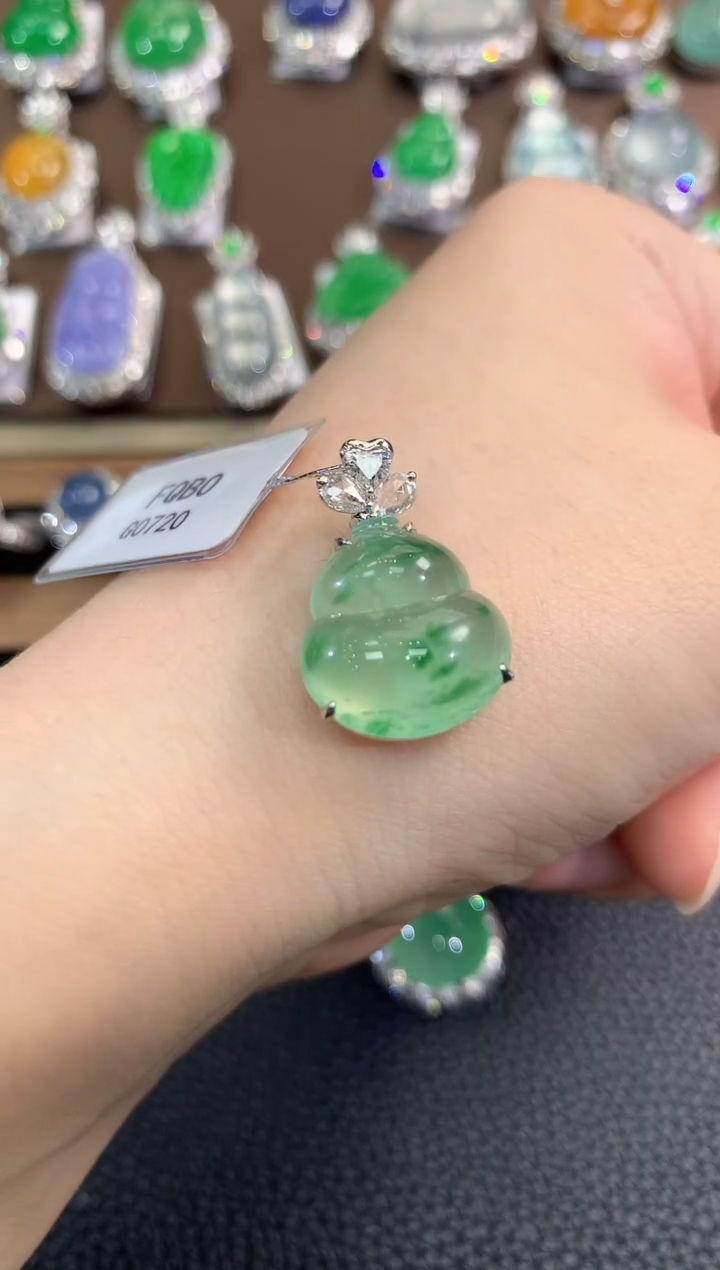 翡翠18K金镶嵌吊坠(不含链)春日珠宝 D26