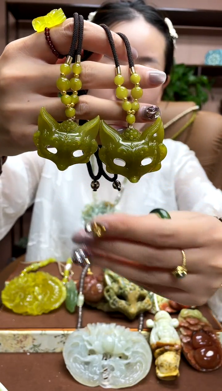 未镶嵌岫玉吊坠多样性发货发其中之一
