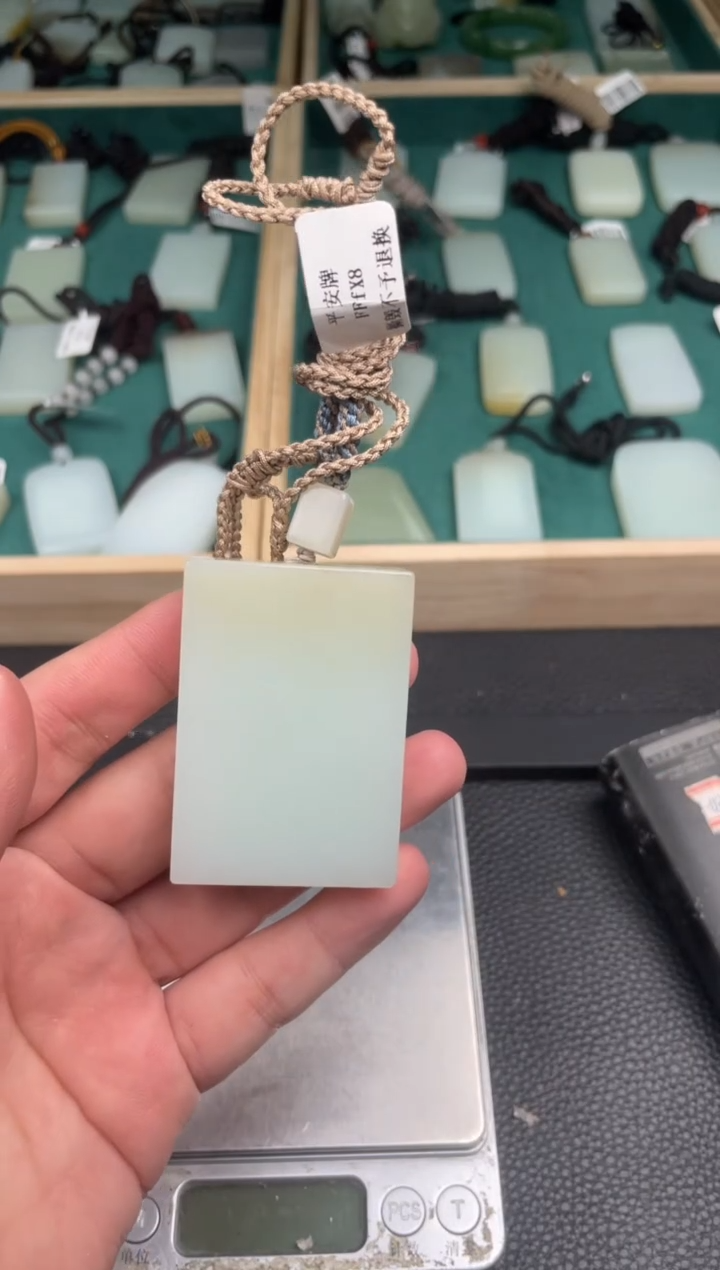 吊坠(不含链)未镶嵌和田玉俄芭莎无事牌