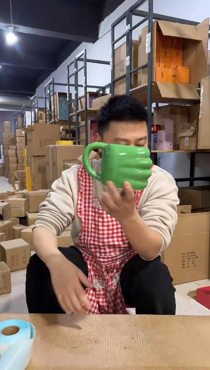 【闪购商品】杯b款绿色拳头杯瑕疵不能喝
