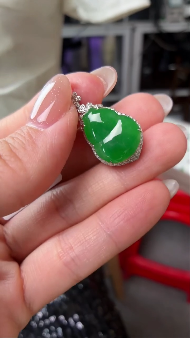 吊坠(不含链)18K金镶嵌翡翠葫芦