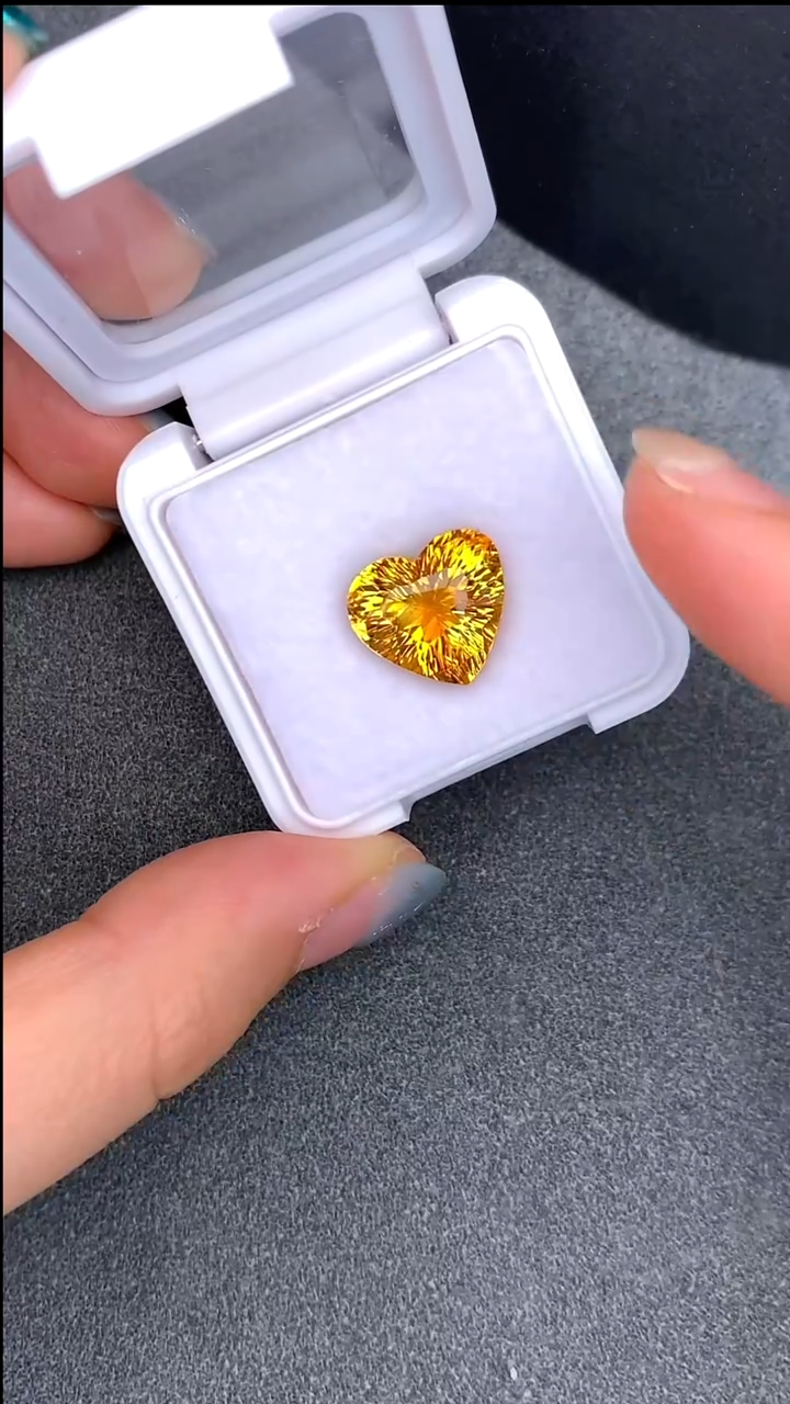 【闪购商品】水晶无未镶嵌8.11克拉