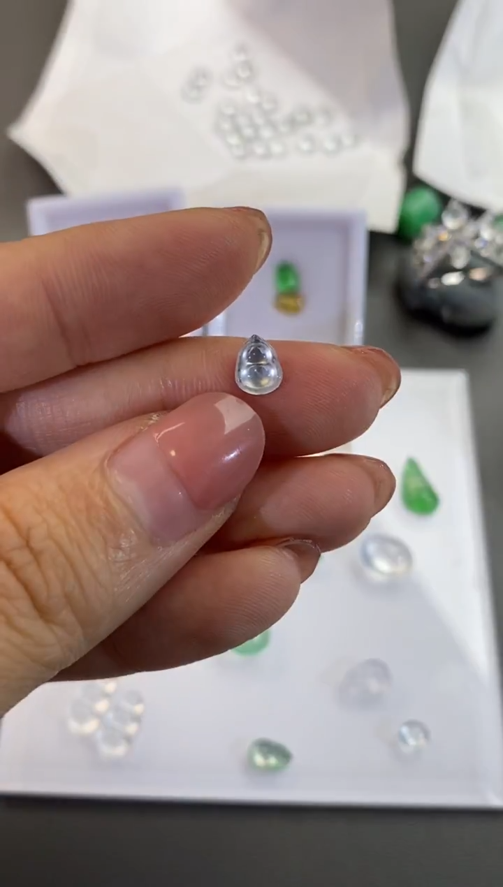 未镶嵌散珠翡翠玻璃种葫芦豆