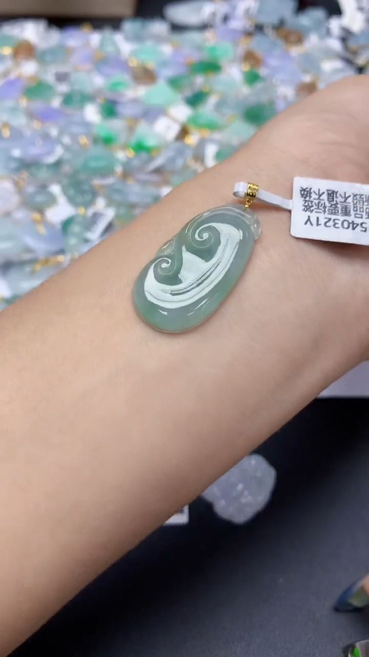 翡翠18K金镶嵌颈饰天然a货翡翠