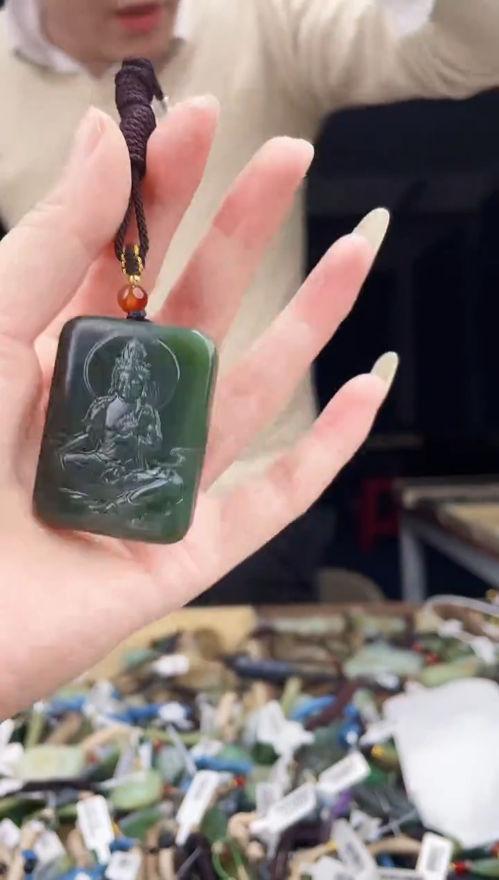 颈饰未镶嵌和田玉1